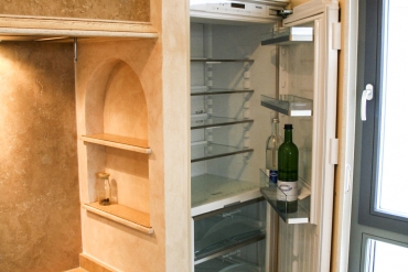 Mediterrane Landhausküche VERSAILLES in creme mit integriertem Kühlschrank